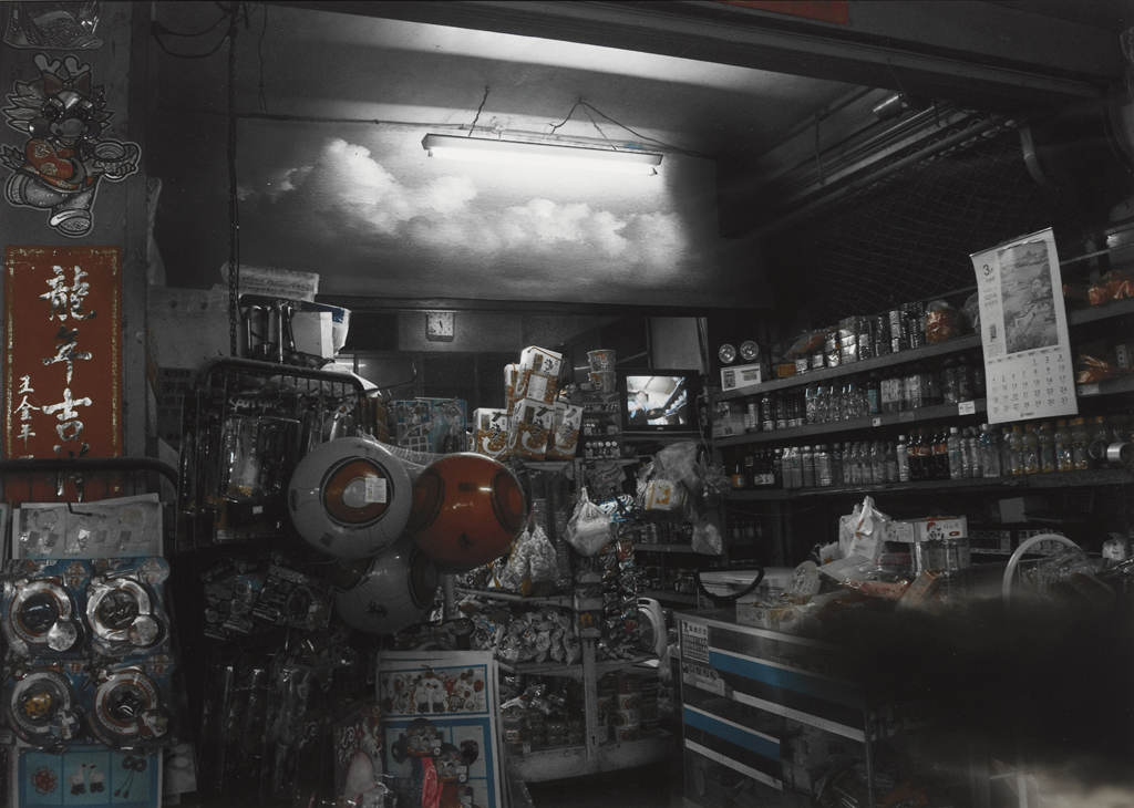 三月的雲飄過靜靜的店