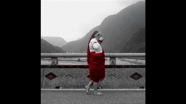 交錯在破敗與完美之間