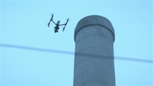 飛行器、霜毛蝠、逝者證言